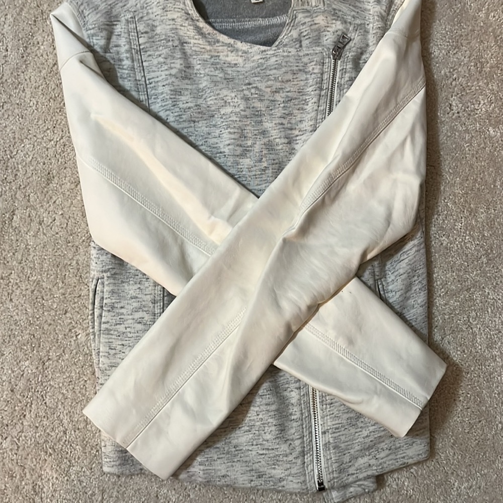 Two by Vince Camuto jacket : sweatshirt and leather material - Picture 5 of 5